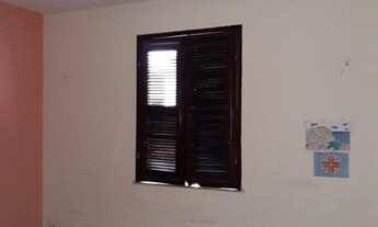 Imagem 4: Casa forrada com 2 quartos, sala, cozinha, um banheiro e quintal, em uma excelente localiz