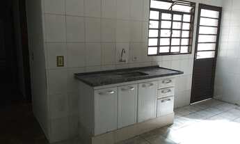 Imagem 6: Garagem p/ 2 carros, sala, cozinha c/ gab., 2 dormitórios, banheiro social, lavanderia e p