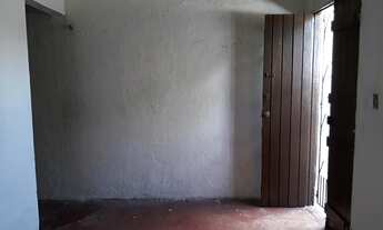 Imagem 2: Quitinete com 40 m² com quarto, banheiro, sala, cozinha e lavanderia. Água e luz individua