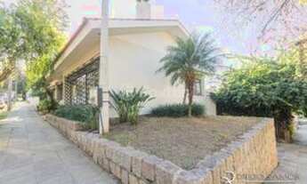 Imagem 2: Linda Casa de Esquina, com 200 m com 4 quartos. Suíte, 3 vagas, Bairro nobre Residencial