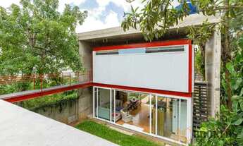 Imagem 2: Casa com 400 m² de área construída, 3 vagas, 4 suítes