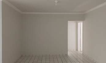 Imagem 4: Apartamento no Espinheiro, prédio antigo em pilotis numa localização excelente!!!