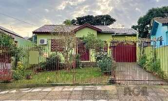 Imagem 2: Casa em Porto Alegre, no bairro Ipanema, com 2 dormitório(s), e 2 banheiros, à venda