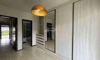 Imagem 4: Casa com 03 dormitórios, sendo uma suíte com sacada, além de um banheiro social e um terra