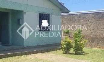 Imagem: Terreno de 520 m² arborizado com casa de