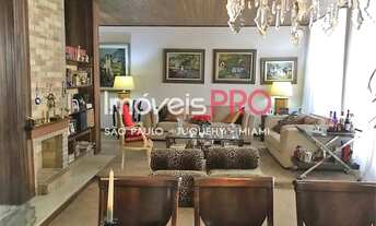 Imagem 7: Casa em Moema de 237m² com piscina e churrasqueira