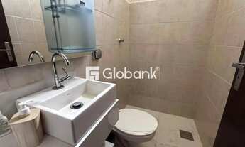 Imagem 2: Casa à Venda em Montes Claros (Roxo Verde) 3 quartos, 5 vagas, quintal