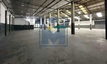 Imagem: Galpão com docas no Parque Novo Mundo