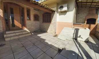 Imagem: Duas Casas, sendo uma independente - Nilópolis