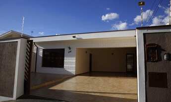 Imagem 3: Casa para venda tem 300 metros quadrados com 4 quartos em Jardim Leonor - Campinas - SP