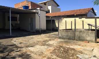 Imagem 2: A Casa com 110 m², 375 m² de terreno, com 3 quartos em Vila Aguiar - Goiânia - GO