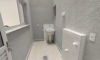 Imagem 3: Com 2 quintais! Em excelente localização, próximo à Rua das Hortências e Av. Andrade Neves