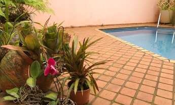 Imagem 2: Sobrado com 250 m² sendo 3 suítes, 5 vagas, piscina à venda por R$ 1.180.000 - Vila Bastos