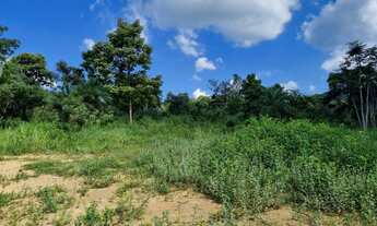 Imagem 2: Chácaras em Mateus Leme com água passando nos fundos