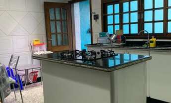 Imagem 3: Sobrado para venda possui 250 metros quadrados com 4 quartos em Taboão - São Bernardo do C