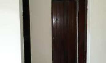 Imagem 4: Casa forrada com 2 quartos, sala, cozinha, um banheiro e quintal, em uma excelente localiz