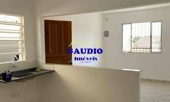 Imagem 4: Alugo excelente casa térrea c/ 2 dormitórios - 2 vagas de garagem