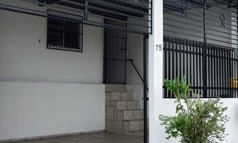 Imagem: Alugo uma casa no parque das nações Flores