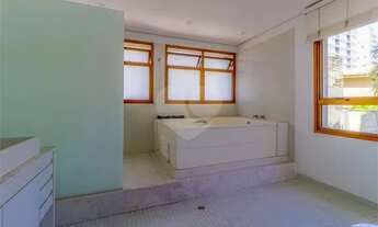 Imagem 3: Apartamento para aluguel e venda tem 242 metros quadrados com 3 quartos