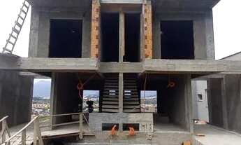 Imagem 2: Sobrado para Venda em Palhoça, São Sebastião, 3 dormitórios, 1 suíte, 2 banheiros, 2 vagas