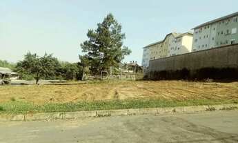 Imagem: Terreno amplo, de esquina, posição leste/norte