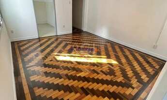 Imagem 5: Apartamento de dois dormitórios, banheiro e sala no bairro da Azenha em Porto Alegre