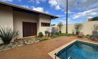 Imagem: Casa com 4 Suítes no Condomínio Tivolli