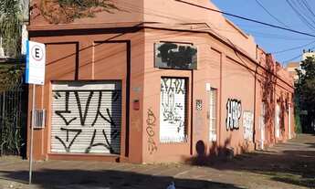 Imagem: Predio de esquina na Azenha, com 4 lojas