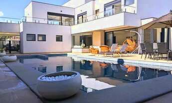 Imagem: Casa moderna em condomínio à venda em