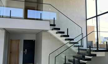 Imagem 2: Sobrado de alto padrão com piscina no Terras Alpha 2 Frente para praça