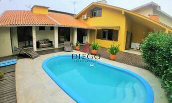 Imagem 2: Casa de 03 dormitórios com piscina em Bombas, Bombinhas