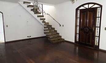 Imagem 2: Sobrado com 224 m² de área construída sendo 4 dormitórios, 2 suítes, 2 vagas, à venda por