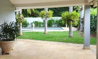 Imagem 4: Casa de condomínio térrea para venda possui 455 metros quadrados com 5 quartos