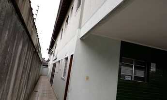 Imagem 3: Casa semi nova, térrea, sobreposta baixa, com dois dormitórios, sala, cozinha, banheiro, á