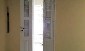 Imagem 4: Casa com 2 quartos, 1 banheiro, sala, cozinha, varanda e área de serviço, gradeada. No bai