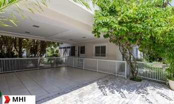 Imagem 3: Casa de condomínio para venda possui 680 metros quadrados com 5 quartos