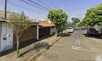 Imagem 2: Casa para venda possui 98 metros quadrados com 3 quartos em Jardim Petrópolis - Bauru - SP