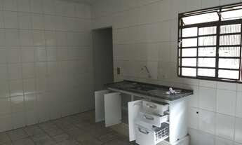 Imagem 5: Garagem p/ 2 carros, sala, cozinha c/ gab., 2 dormitórios, banheiro social, lavanderia e p