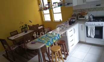 Imagem 7: Casa, de frente para praça das corujas. Casas cercadas por um imenso bosque com arvores d