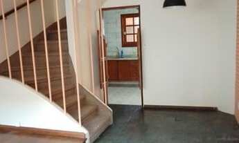 Imagem 2: Sobrado de vila, amplo, 1 vaga de garagem, com quintal e salão nos fundos, px do metro Vil