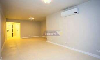 Imagem 2: Apartamento de Alto Padrão à Venda no Bigorrilho 3 Suítes, 3 Vagas, Totalmente Renovado