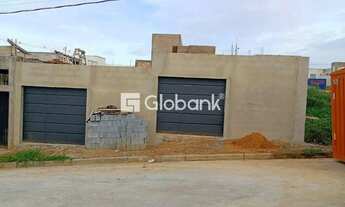 Imagem: Casa à venda em Montes Claros (Guarujá)