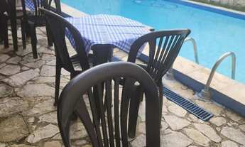 Imagem 3: Espaço para pequenos eventos ou lazer com piscina e churrasqueira