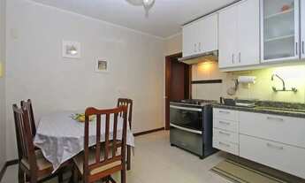 Imagem 4: Ampla casa com 5 dormitórios e terraço no Passo da Areia