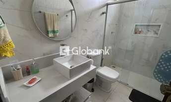 Imagem 6: Casa à Venda em Montes Claros (Roxo Verde) 3 quartos, 5 vagas, quintal