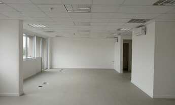 Imagem 2: Sala comercial com 101m² localizada no Century Plaza Business - 1º aluguel apenas em Abril