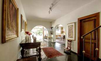 Imagem 4: Casa com muito espaço, piscina, jardim e com 5 dormitórios