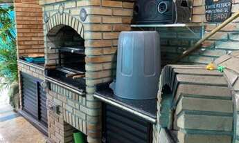 Imagem 7: Sobrado para venda possui 250 metros quadrados com 4 quartos em Taboão - São Bernardo do C