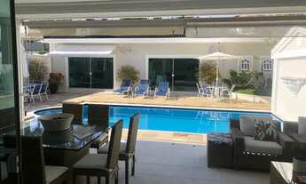 Imagem 7: Casa de condomínio sobrado para aluguel tem 450 metros quadrados com 5 quartos