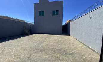 Imagem 2: Condomínio com 4 casas de 2 quartos